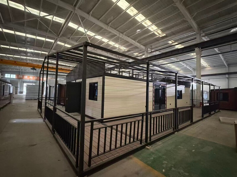 Workshop production of prefab container house