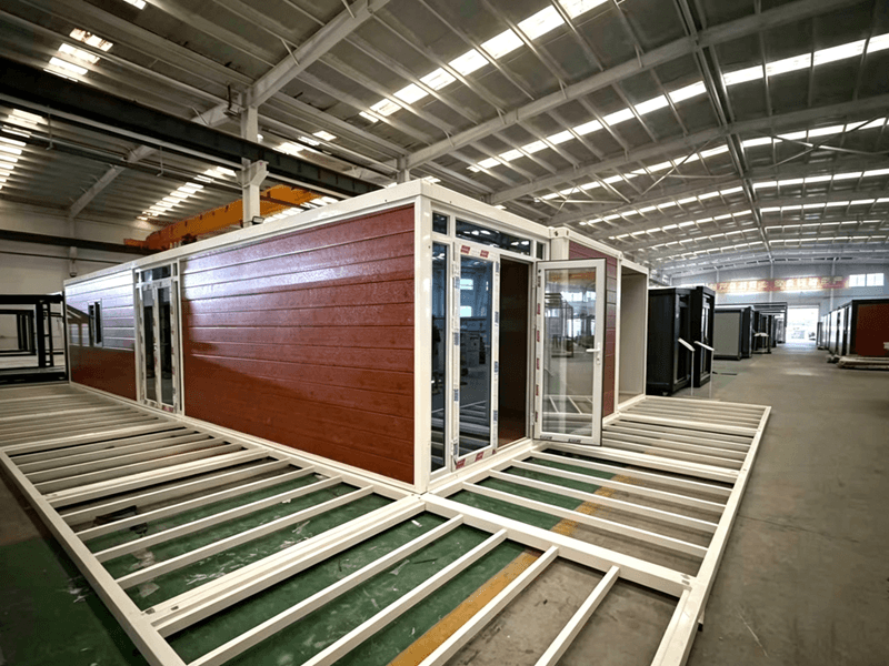Workshop production of expandable container house